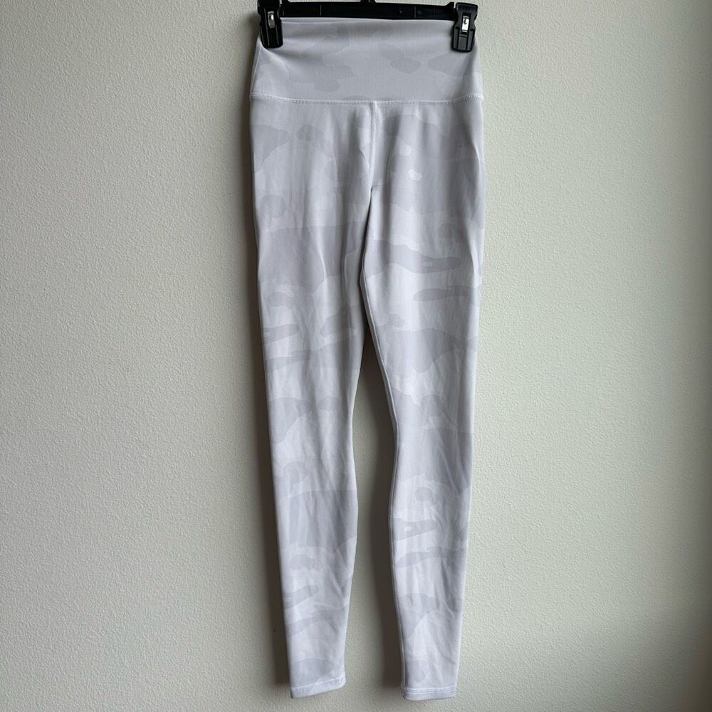 Alo Yoga Size XS High-Waist White Camo Vapor Legging Compresses Lift Preppy Fem